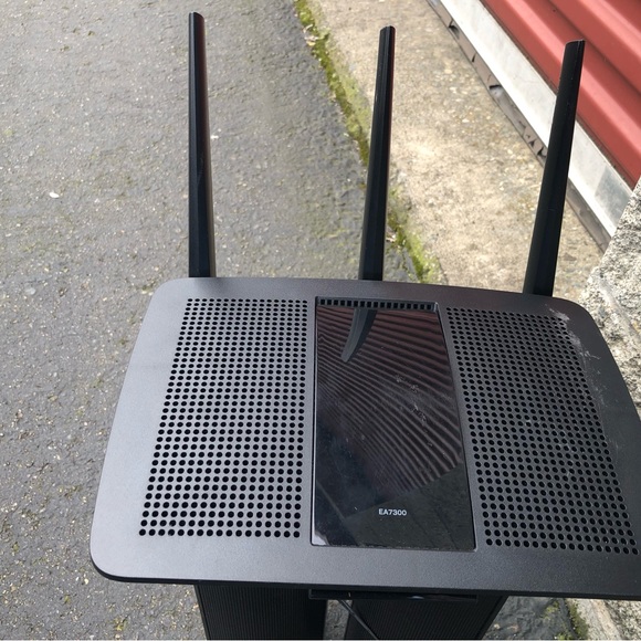 Linksys Max-Stream AC1750 4-Ports Ethernet 3x3 Dual Band 802.11 Wireless Router - Picture 8 of 14